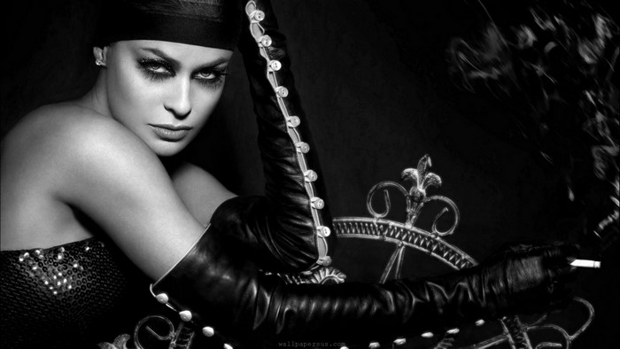 Carmen Electra smoking cigarette