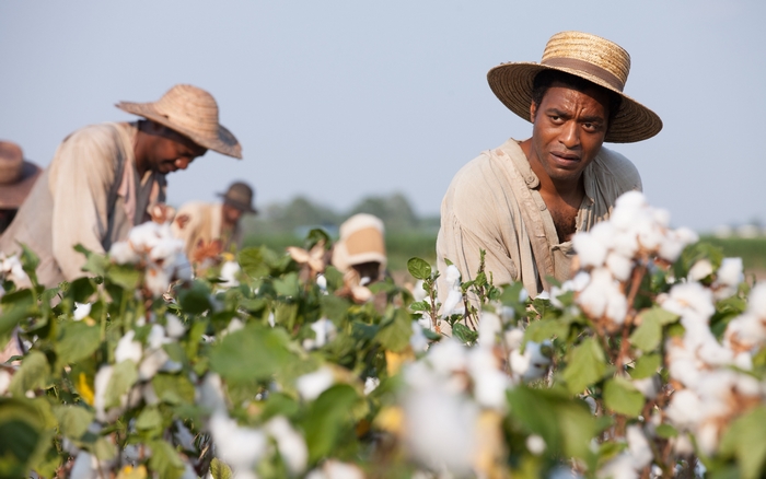 Chiwetel Ejiofor harvesting cotton