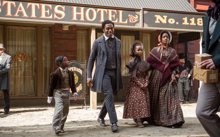 Solomon Northup and family outside a hotel