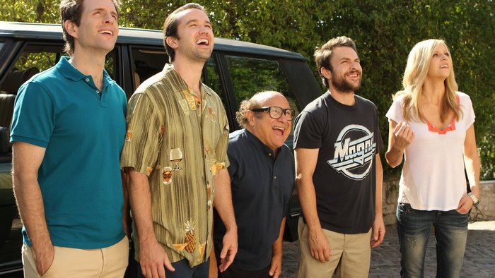 Kaitlin Olson and cast of It's Always Sunny in Philadelphia