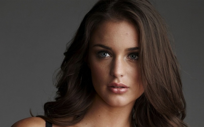 Woman with brown hair and blue eyes