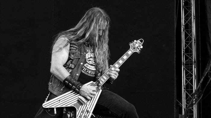 Zakk Wylde playing a Flying V guitar