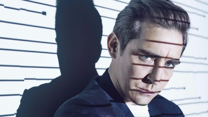 Lee Pace with striped shadow