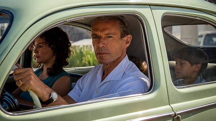 Audrey Tautou and two men in a car