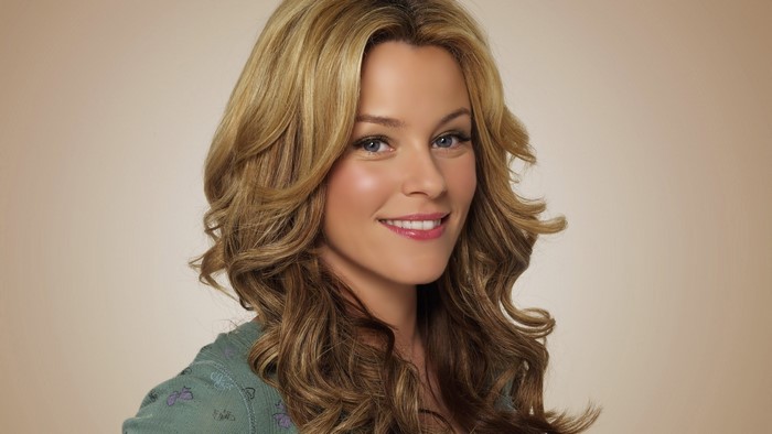 Portrait of Elizabeth Banks with Wavy Blonde Hair