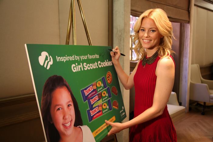 Elizabeth Banks signs Girl Scout Cookies poster