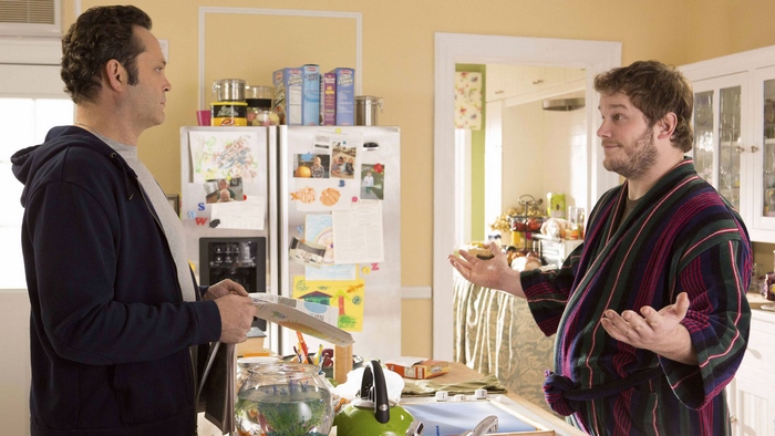 Vince Vaughn and Chris Pratt in a kitchen