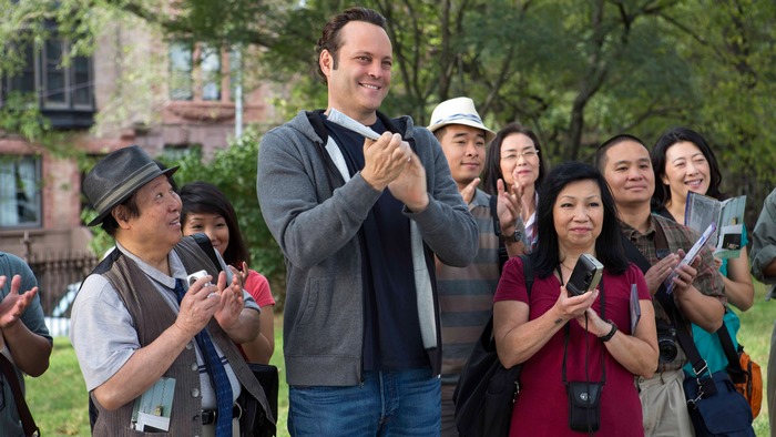 Vince Vaughn and a group of tourists