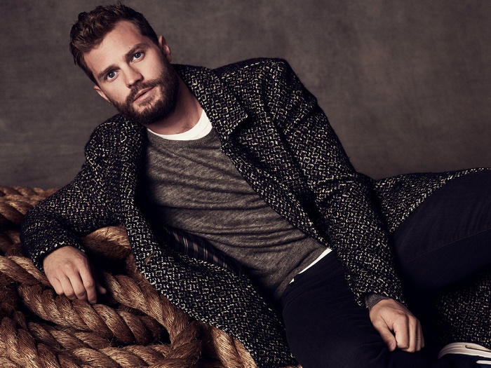 Jamie Dornan posing on ropes