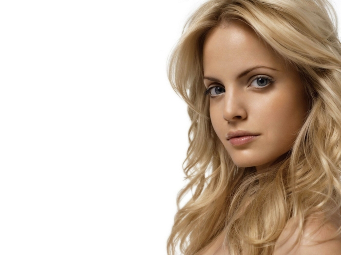 Mena Suvari