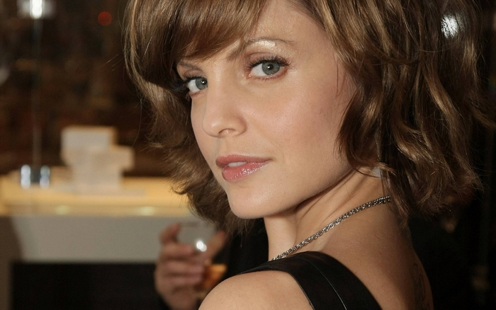 Mena Suvari