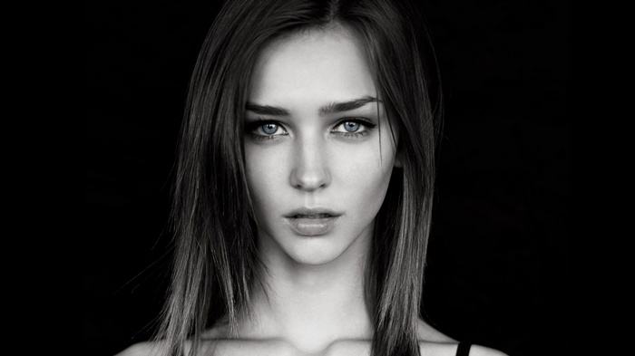 Black and white portrait of a young woman