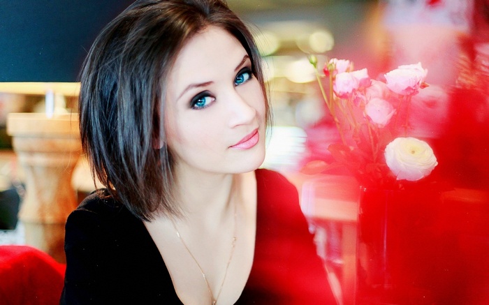 Woman with blue eyes and pink flowers