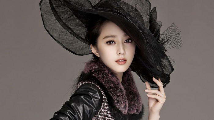 Fan Bingbing wearing a black hat and fur collar