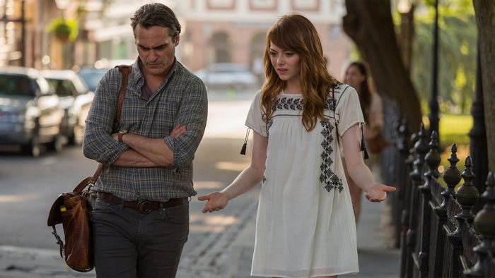 Joaquin Phoenix and Emma Stone walking