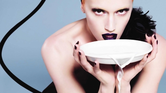 Gwen Stefani with a bowl of milk