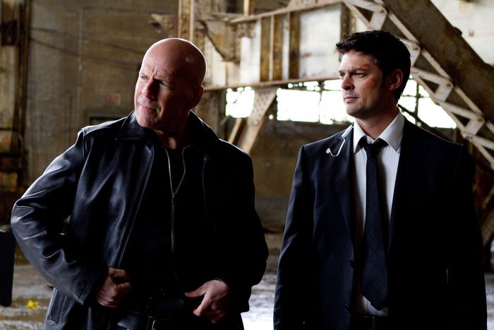 Karl Urban and Bruce Willis in an industrial setting