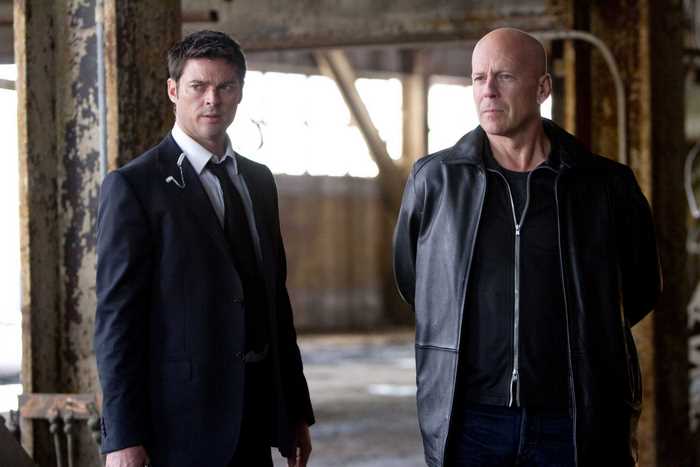 Karl Urban and Bruce Willis in a warehouse