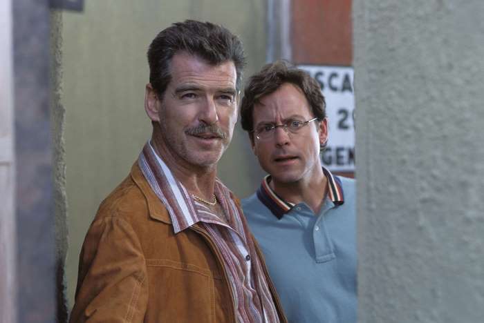 Pierce Brosnan and Greg Kinnear in Laws of Attraction
