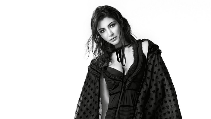 Anushka Sharma in black dress