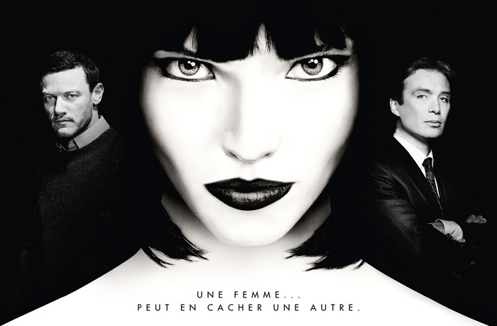Une femme peut en cacher une autre poster