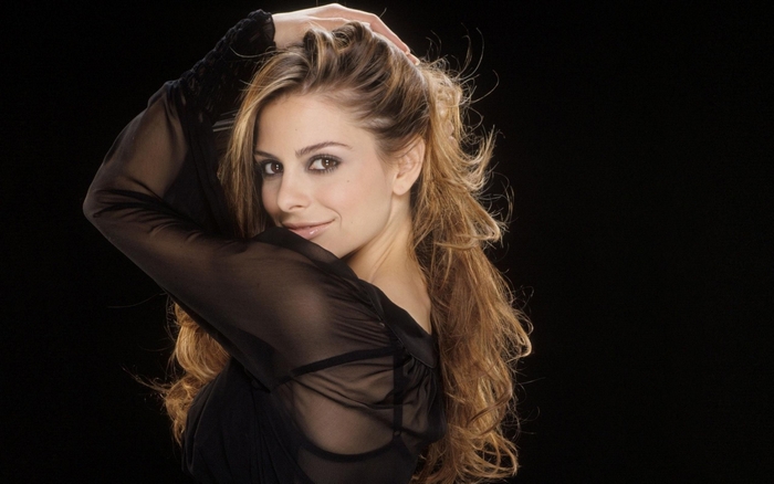 Maria Menounos posing with hands in hair