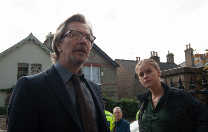 Gary Oldman and Kristen Bell in Darkest Hour