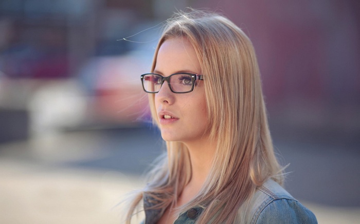 Woman wearing glasses and denim jacket