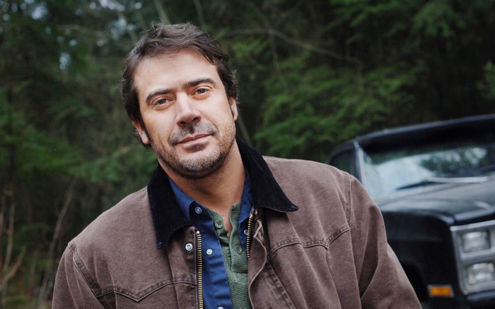 Jeffrey Dean Morgan in a brown jacket