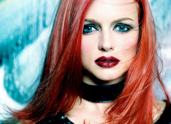 Heather Graham with red hair and blue eyes