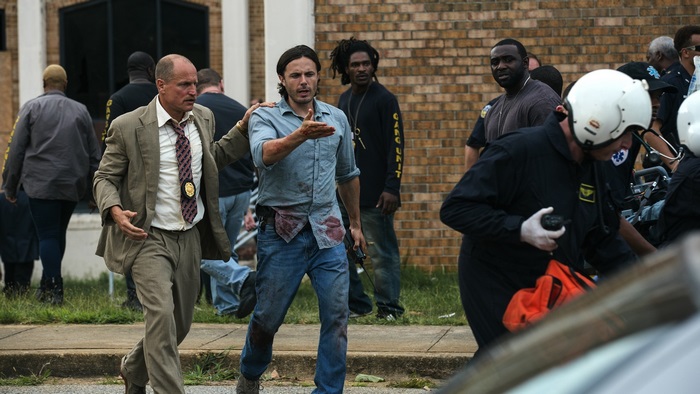 Casey Affleck and Woody Harrelson in a scene
