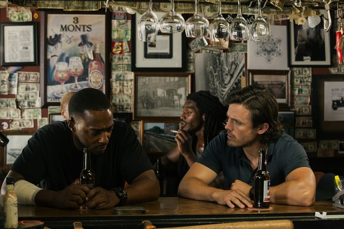 Anthony Mackie and Casey Affleck in a bar