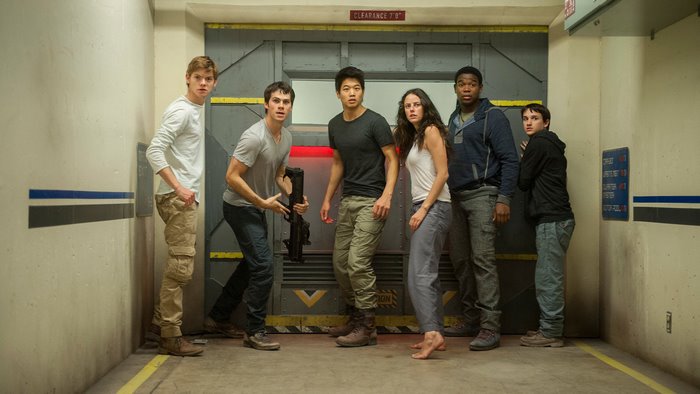Dylan O'Brien and group in Maze Runner