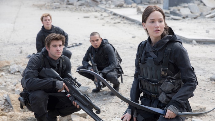 Liam Hemsworth and Jennifer Lawrence in The Hunger Games