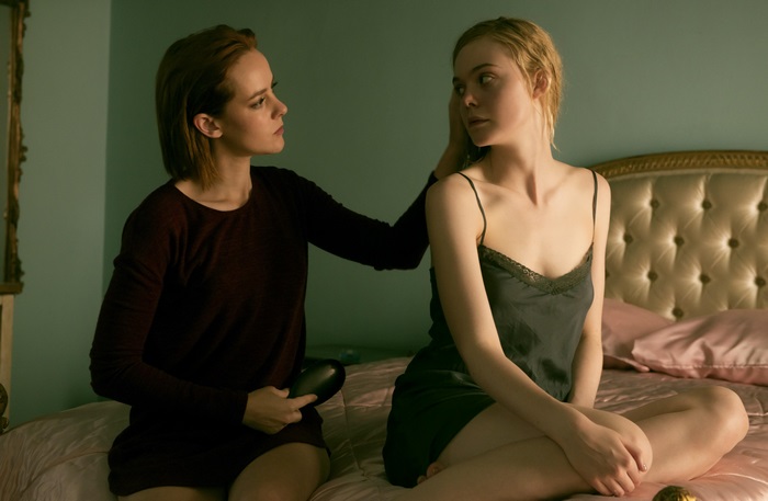 Jena Malone and Elle Fanning in a bedroom