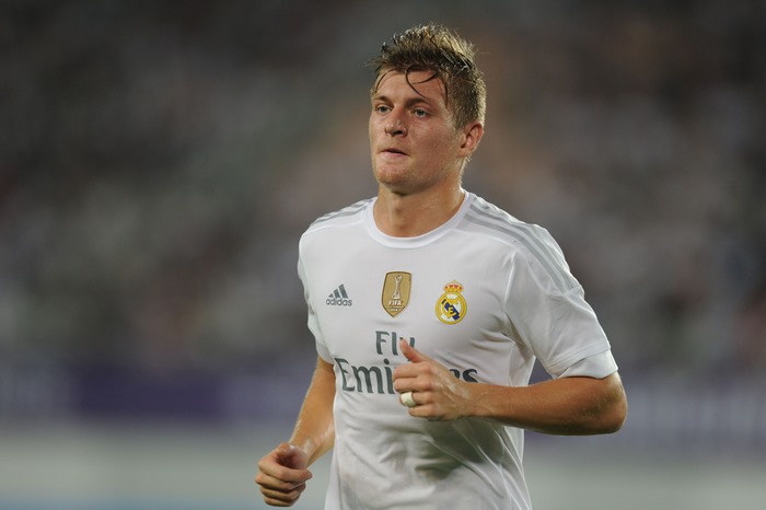 Toni Kroos playing soccer