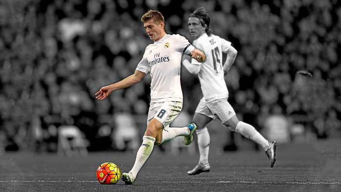 Toni Kroos playing soccer