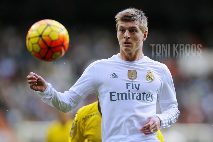 Toni Kroos playing soccer
