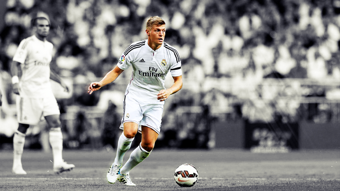 Toni Kroos playing soccer for Real Madrid
