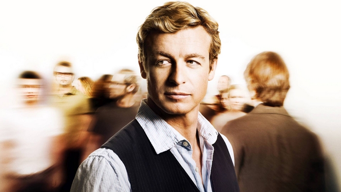 Simon Baker in front of a blurred crowd