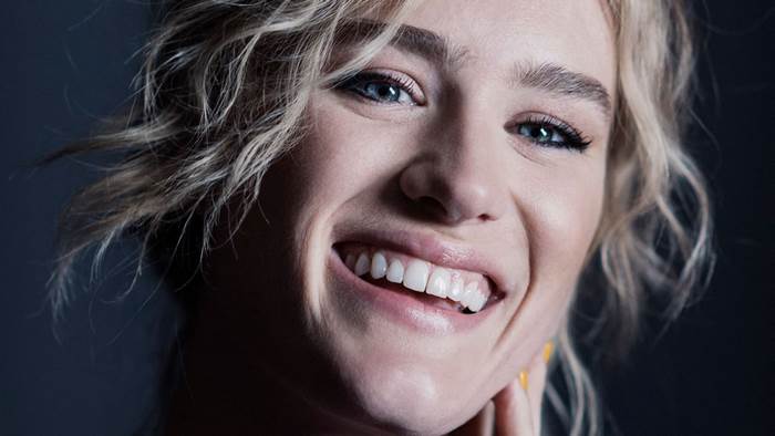 Mackenzie Davis smiling