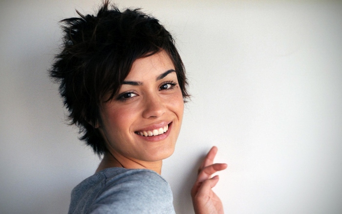 Shannyn Sossamon smiling