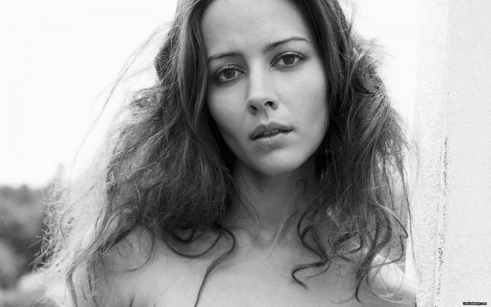 Amy Acker black and white portrait