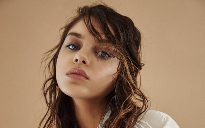 Odeya Rush with Wavy Brown Hair and Blue Eyes