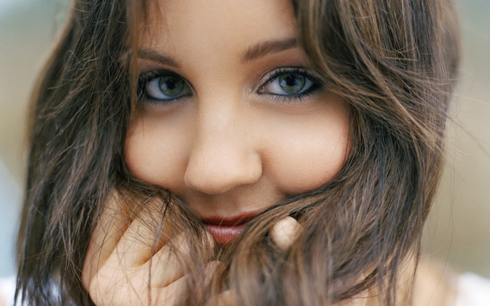 Amanda Bynes close-up portrait