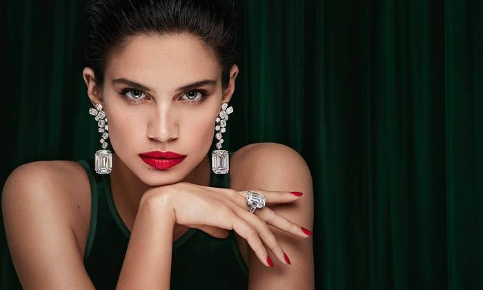 Sara Sampaio wearing diamond jewelry