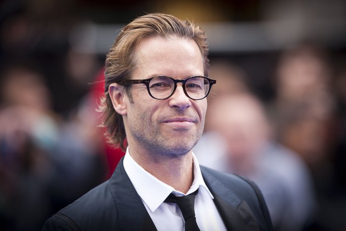 Guy Pearce wearing glasses