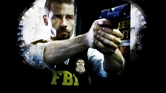 Guy Pearce as FBI agent with gun