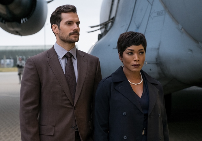 Henry Cavill and Angela Bassett in front of an airplane
