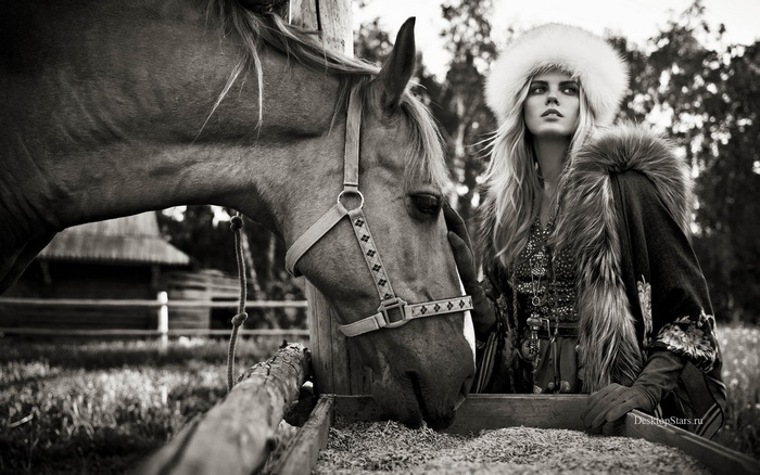 Maryna Linchuk with a horse